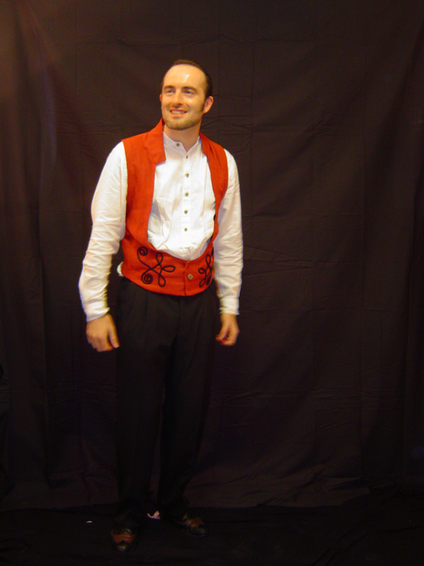Molino Rojo Outfits